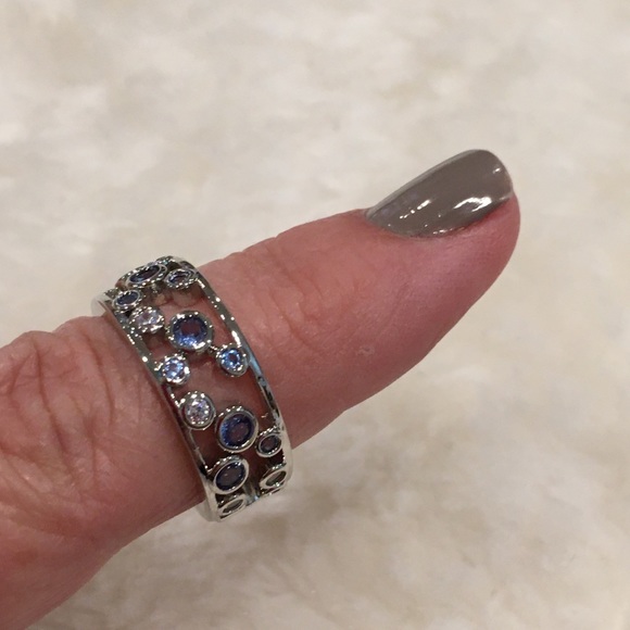 Elegant Vine Ring - Picture 3 of 6